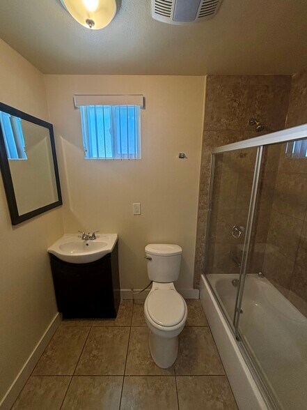 Building Photo - 133 W 74th St