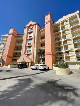 Primary Photo - Sought-after Oleander condo available for ...