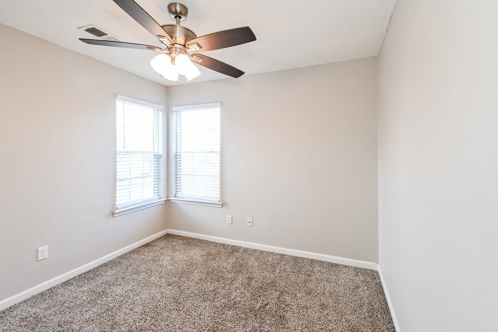 Building Photo - 7292 Green Ash Dr