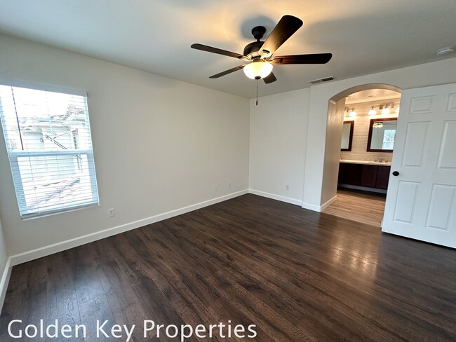 Building Photo - Move-in ready 2BR / 2BA townhome in San Marcos!