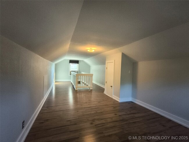 Building Photo - 2124 E 17th Pl