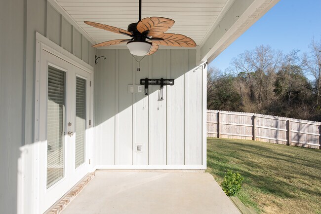 Building Photo - 1938 Westhill Dr