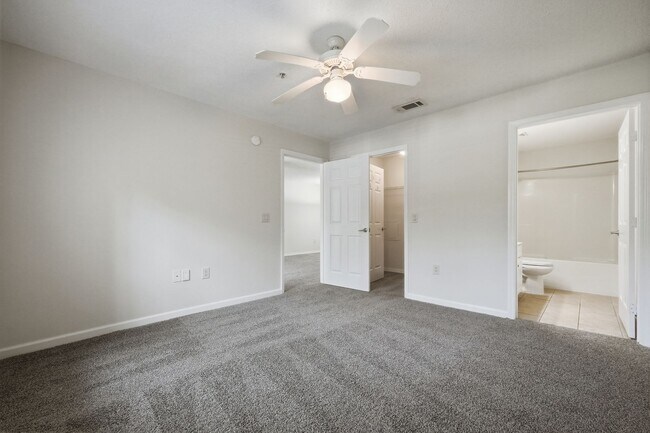 Building Photo - Highly Sought After GROUND-FLOOR Unit at Florida Club!  Pool View!!