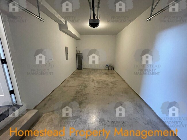 Building Photo - 644