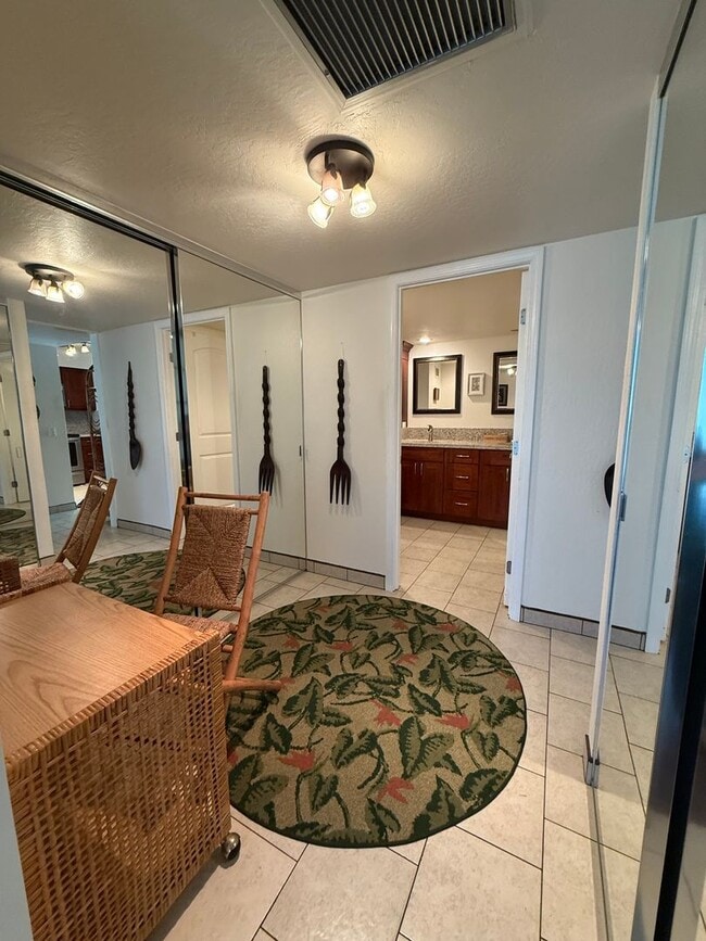 Building Photo - Makaha Valley Towers Fully Furnished. 1 Bedroom/1 Bath