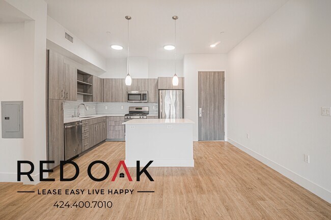 Building Photo - 1331 W 7th St