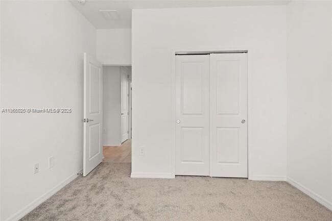 Building Photo - 724 Grove