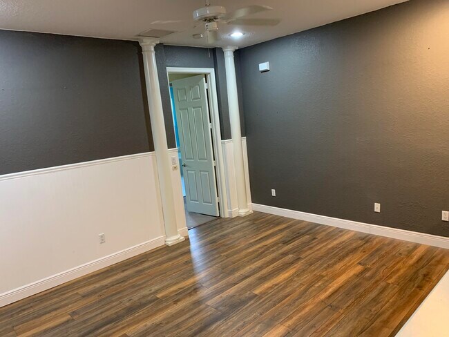 Building Photo - 399 SW Walking Path