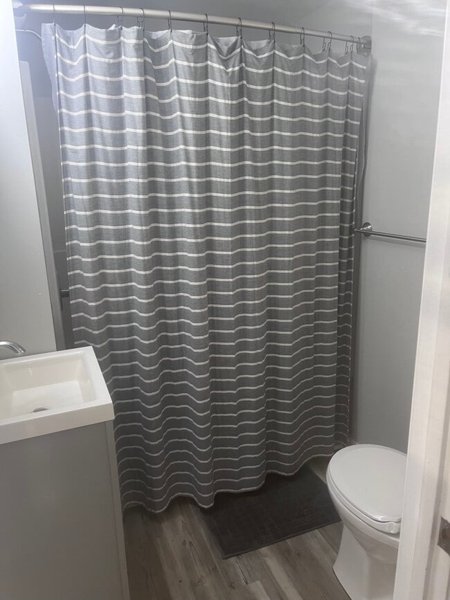 Building Photo - 147 Grove St