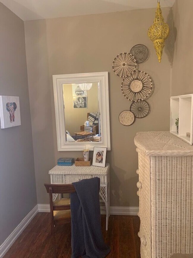 Building Photo - Renovated Germantown House in Great Location