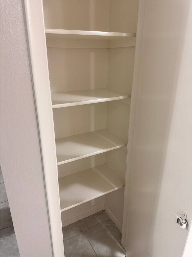 Building Photo - 126 Elegante Way