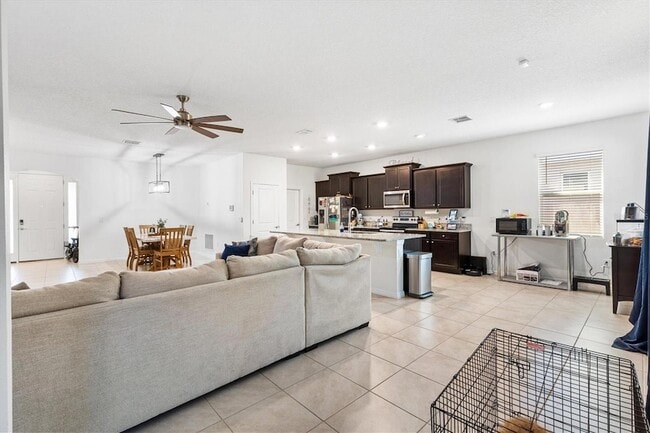 Building Photo - 5470 Sunshine Dr