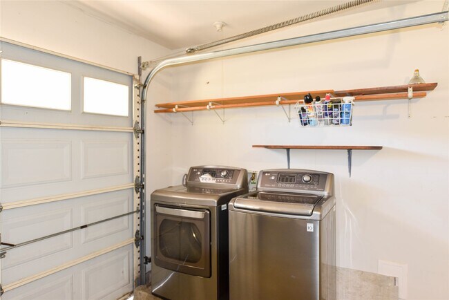 Building Photo - 8558 Laurel Trails Dr