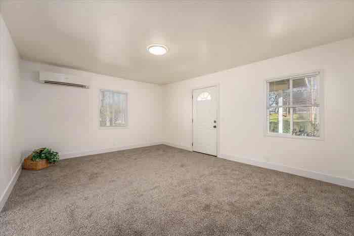 Building Photo - 2940 Oak St