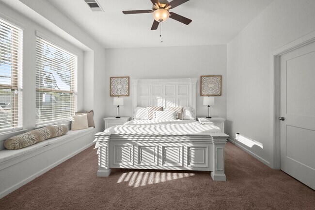 Building Photo - 9871 Twin Shores Dr