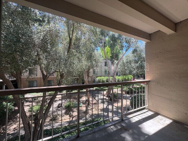 Building Photo - 470 N Civic Dr