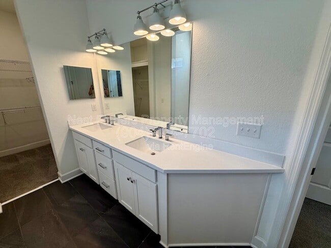 Building Photo - 119 Martha Ct.