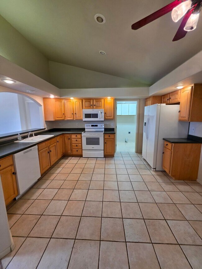Building Photo - 1636 Weatherby Ln