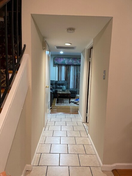 Entry - tiles - 96 Van Buren Rd