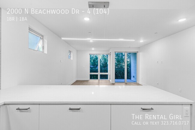 Building Photo - 2000 Beachwood Dr