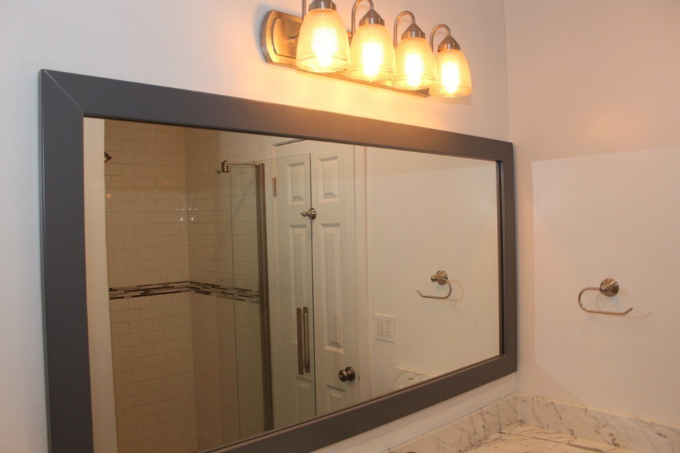 Full Bath - 9703 National Blvd