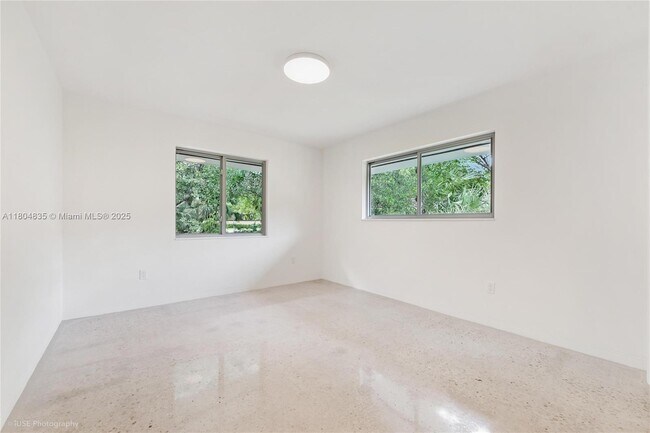 Building Photo - 15600 SW 79th Ave