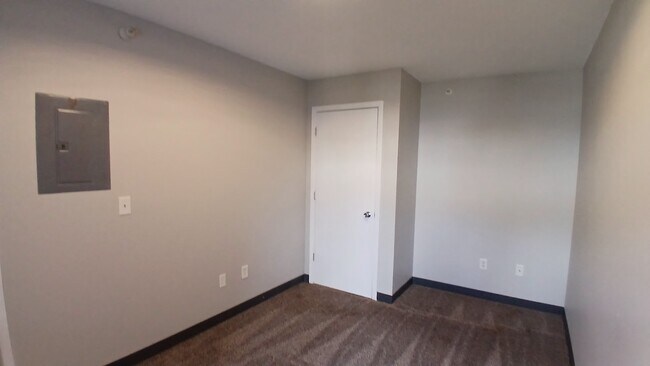 Building Photo - 60 Miller Ave SW