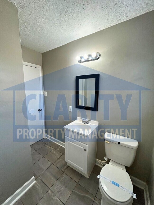 Building Photo - Super cute 3 bedroom house!!