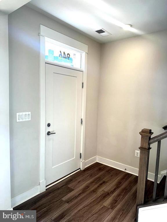 Building Photo - 946 Hts Aly SE