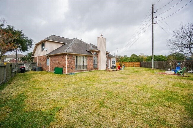 Building Photo - 16531 Village View Trail