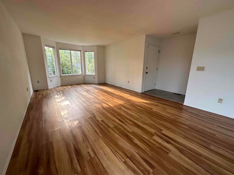 Building Photo - 2815 E Section St