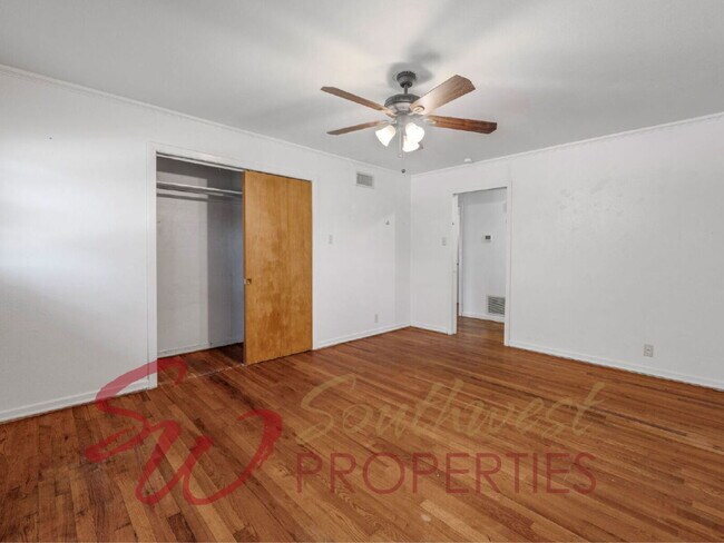 Building Photo - 4 Bedroom Home Just One Block from Campus | 2 Living Areas + Corner Lot