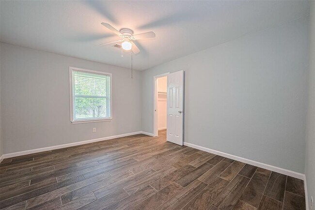 Building Photo - 9011 Bintliff Dr