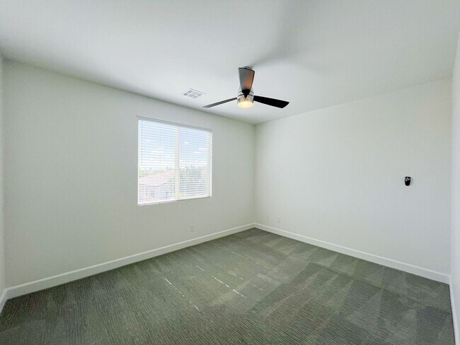 Building Photo - Exquisite Luxury Rental in Prestigious Gated Tule Springs Community