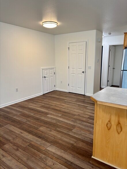 Dining area & pantry - 4865 W Reliance Rd
