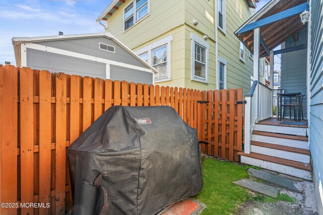 Building Photo - 49 Franklin Ave