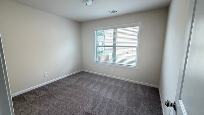 Building Photo - Townhouse in Lilburn