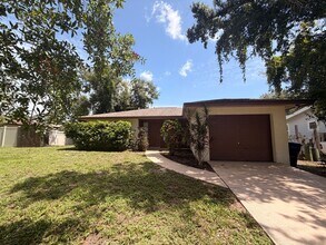 Building Photo - 2/2 Bedroom house with 1 car garage and fenced yard.