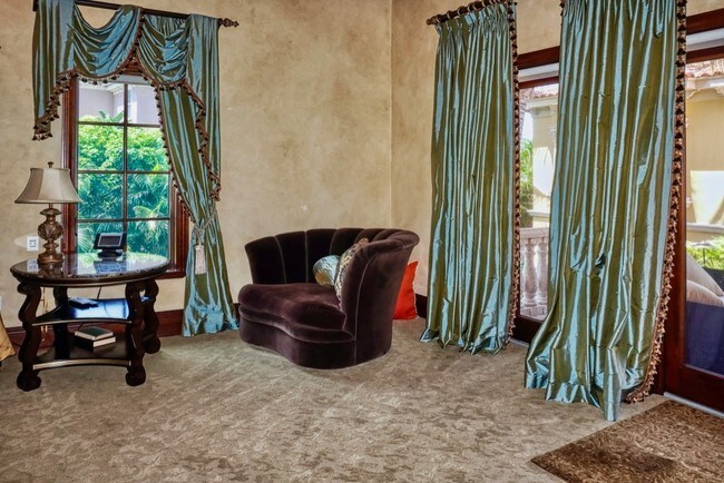 Building Photo - 1363 Oceanview Dr