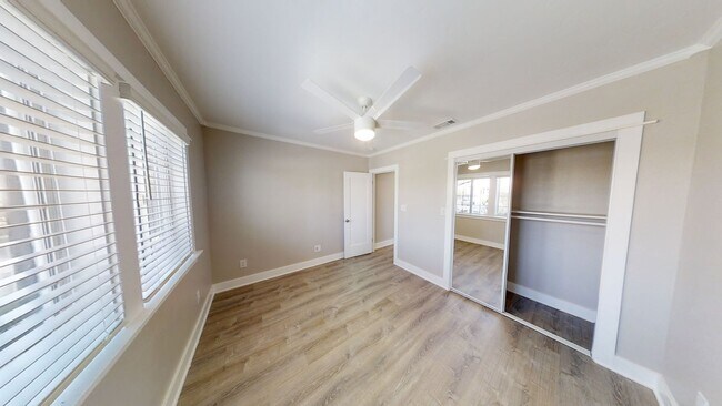 Building Photo - Renovated 5 bed 3 bath house on Art St