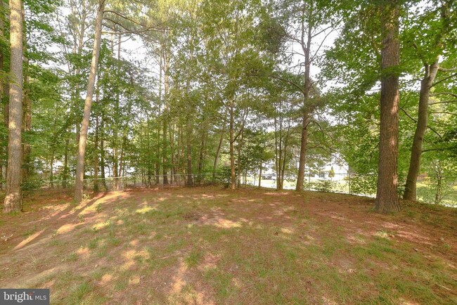 Building Photo - 21133 Woodmere Dr