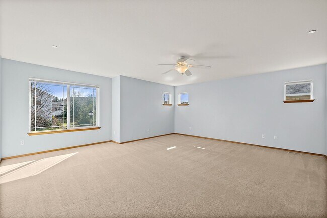 Building Photo - Spacious 4-Bed Home in DuPont | Huge Loft & 5 Mins to JBLM!