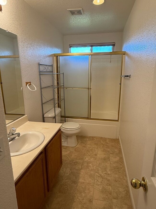 Building Photo - LARGE CORNER LOT 2 STORY 4 BED HOME IN MATHER