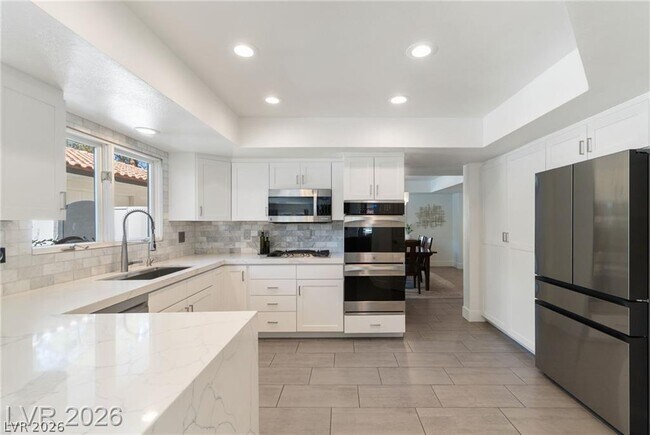 Building Photo - 2233 Versailles Ct