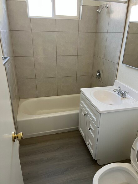 Building Photo - 1505 N Stanton Plz