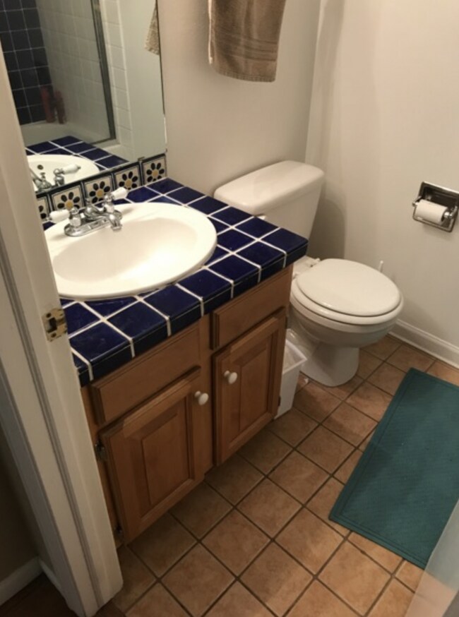 Building Photo - "Charming 2-Bed, 2-Bath Boulder Apartment with Cozy Fireplace and Spacious 1030 Sq Ft Layout!"