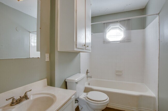 Building Photo - Pre Leasing for fall 2026! 3/1 in Tech Terrace