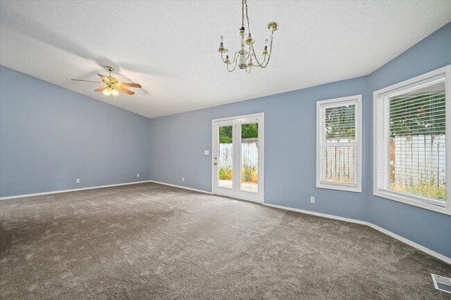 Building Photo - 636 W Richmond Ln