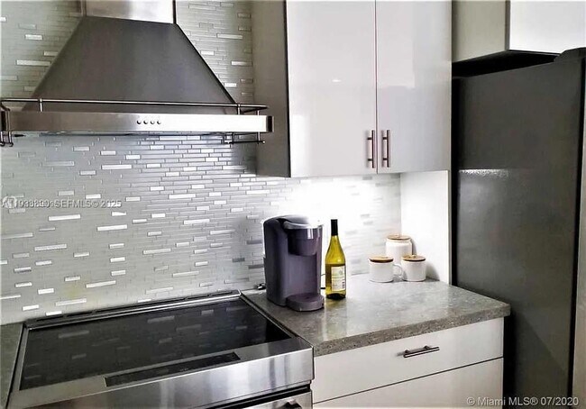 Building Photo - 1731 NE 172nd St