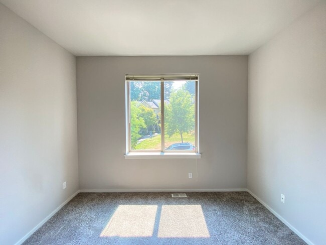 Building Photo - 2068 NW Boulder Way Dr